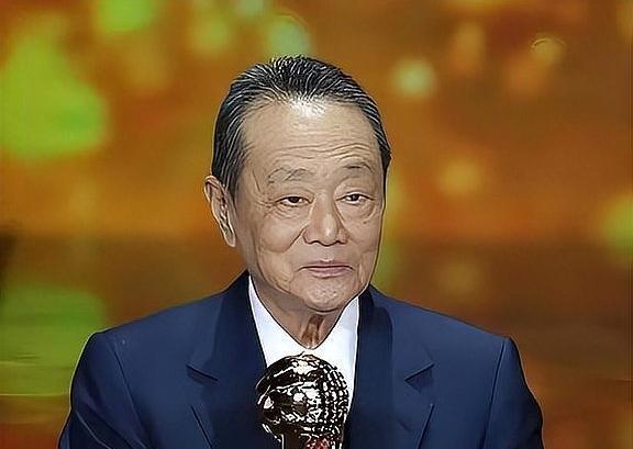 低调实干报国！郭鹤年财富不输李嘉诚，默默为祖国扛下重任
 
提起华人顶级富豪，多