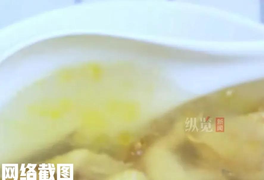 广东佛山有妈妈拔苗助长。

妈妈好心希望孩子能够快快长高，身体健康，所然每天辛苦