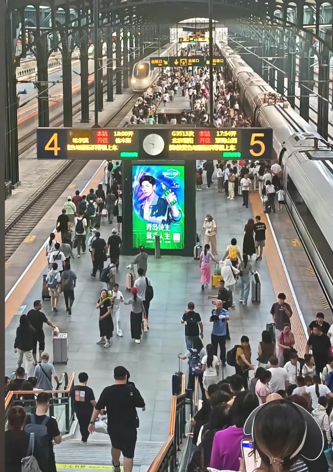 实际上最近几年来哈尔滨旅游的外地人越来越多，地铁客流量越来越高，闲来无事来到哈尔