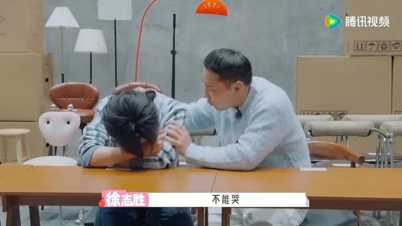 徐志胜欠贺峻霖100多个桃花币 徐志胜欠贺峻霖桃花币 还我们小贺桃花币！ 