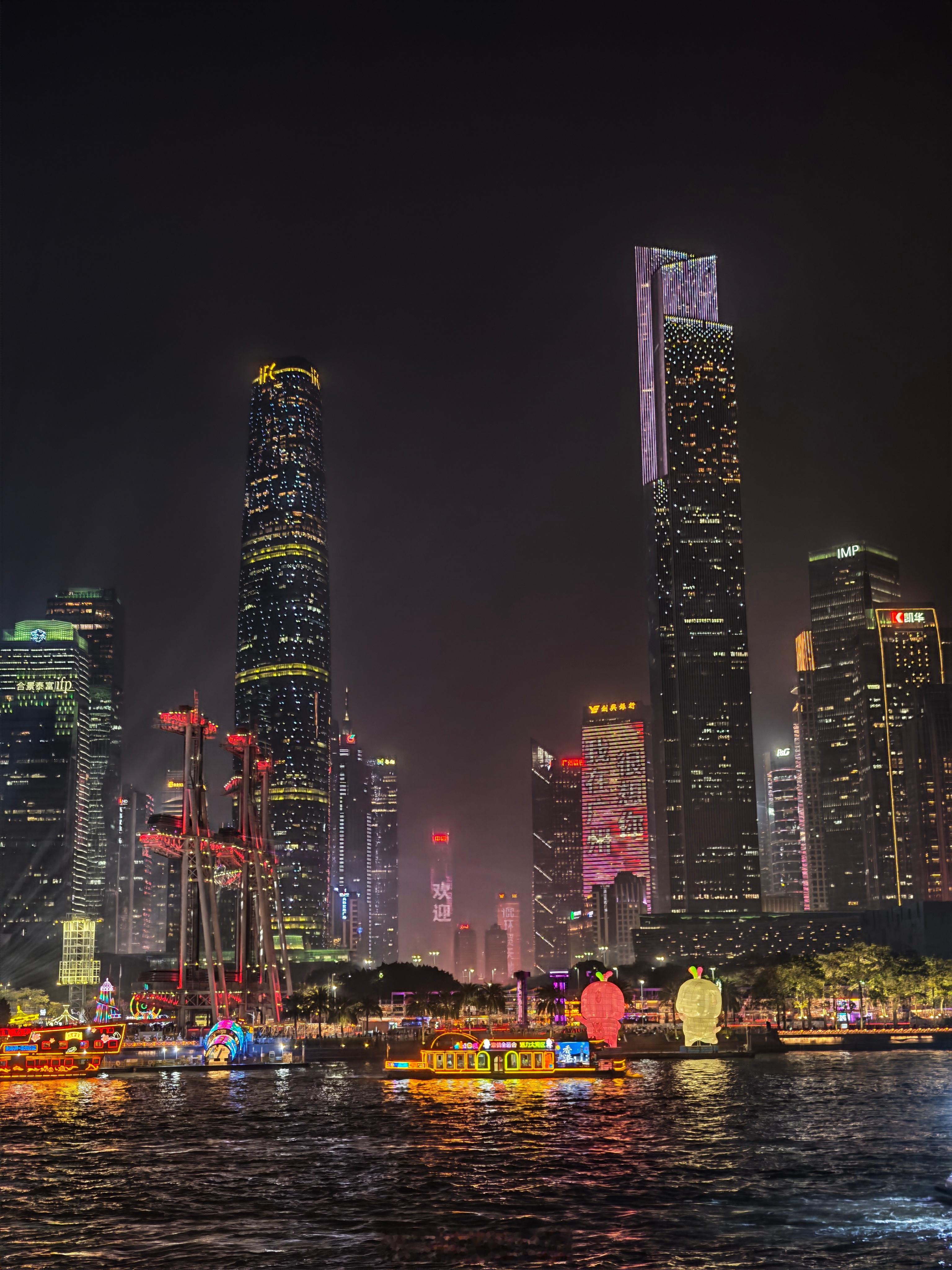 广州今天依然很大雾的样子…而且气温也上来了。