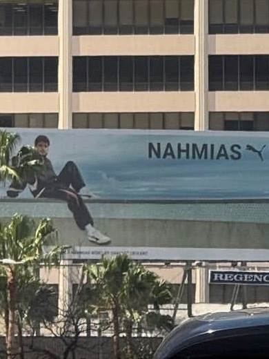 在Kylie Jenner金小妹快拍里看到了乐扣夏尔·勒克莱尔