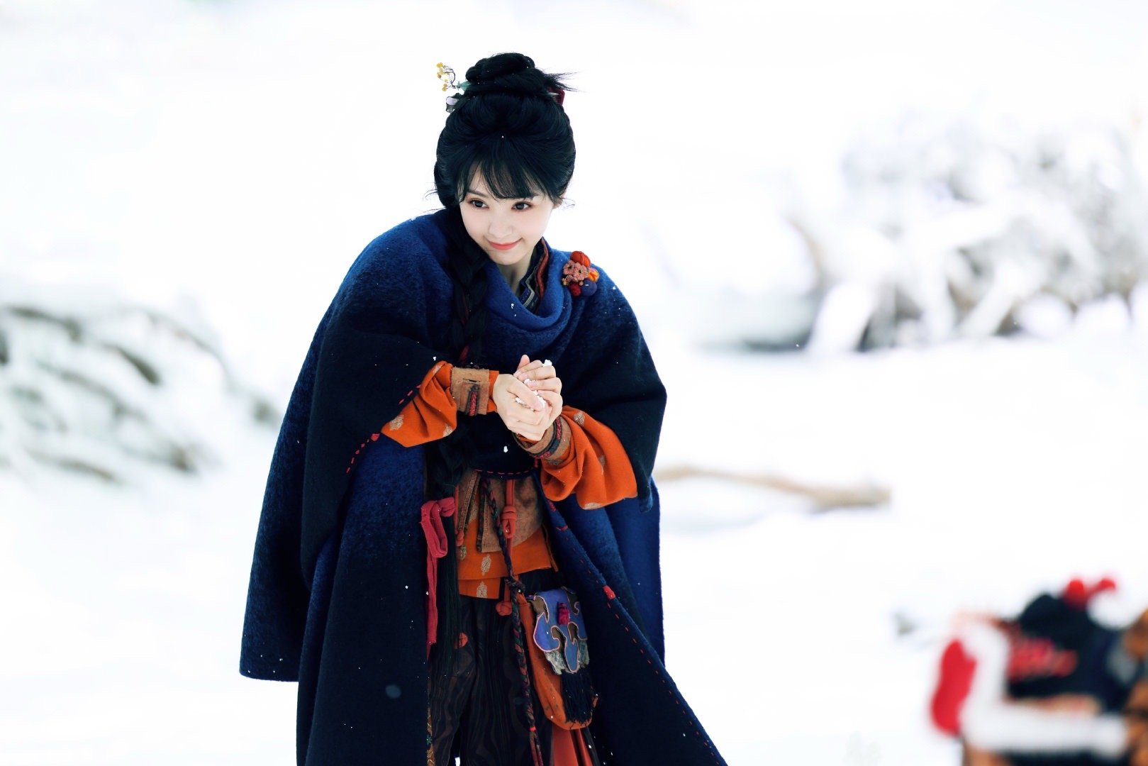 樊长玉田曦薇踏雪而来田曦薇樊长玉牵猪海报田曦薇樊长玉牵猪海报，樊长玉踏雪而来！倒