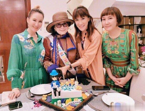 #李玟二姐喊话让知情人站出来#李玟二姐表示并不知道自己妹妹离开的原因，她听到一系