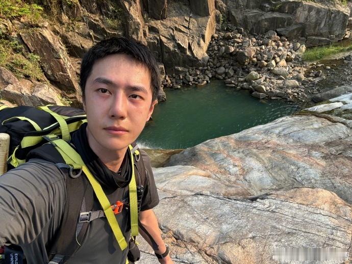 #王一博丛林自拍照##王一博晒丛林自拍# ​ 王一博的丛林自拍照，在这个充满惊喜