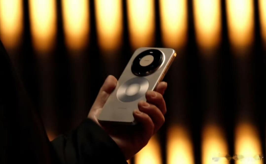 华为Mate 80系列外观公布咯，两个大星环，似乎和昨天图三的爆料没啥区别，除了