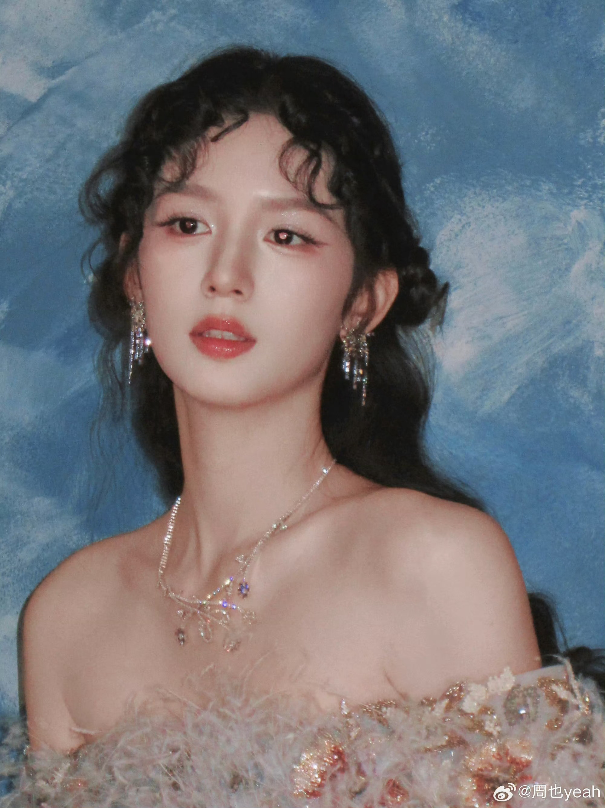 周也 油画神女周也宛若油画里走出的神女🖼️花仙气质灵动飘逸，温婉又仙气，每一帧