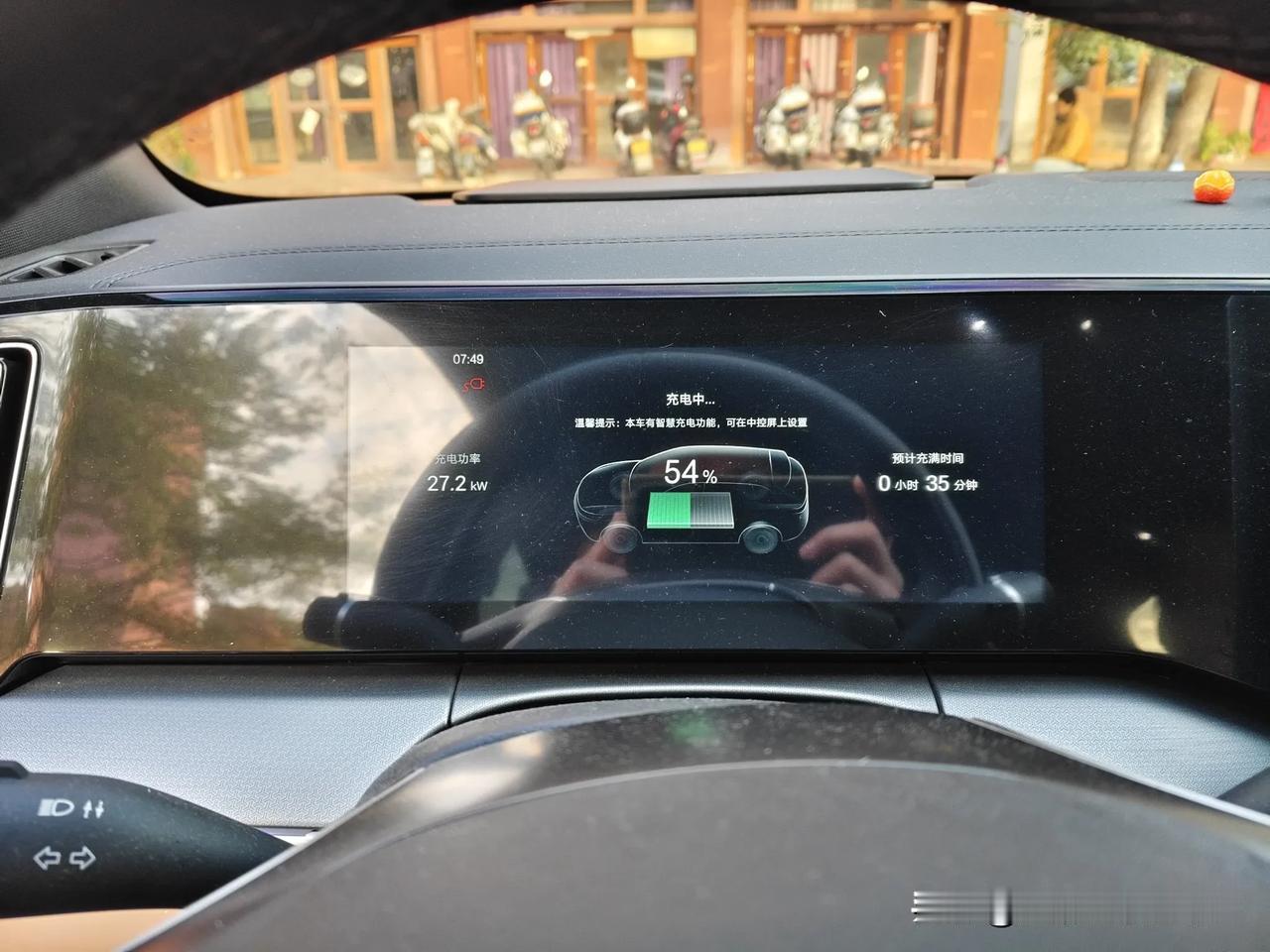 在投资市场日日亏损，于股票期货中挥霍无度，在生活里却锱铢必较。这不，一大早赶在八