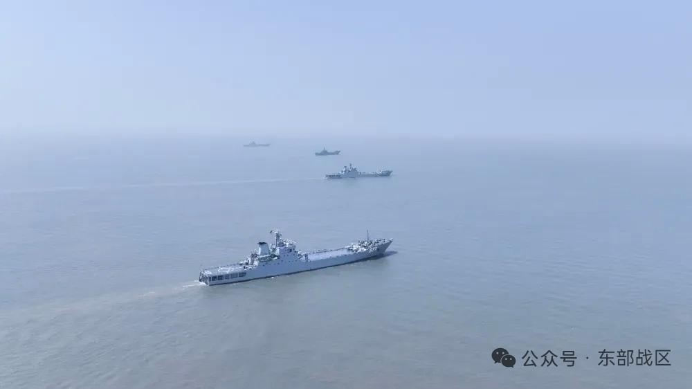 5月11日，据央视军事网站报道，近日，东部战区海军某登陆艇大队组织舰艇赴东海某海