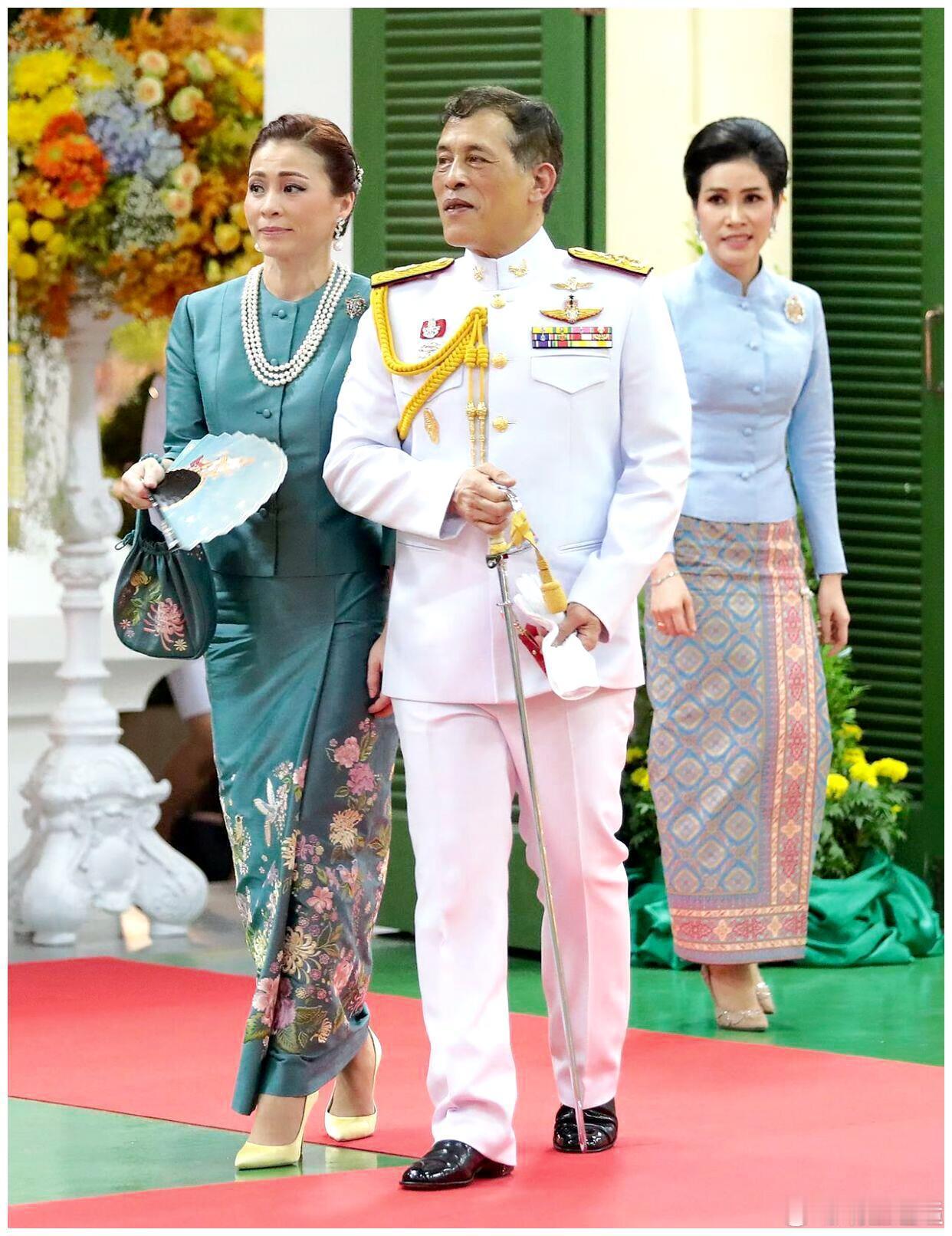 泰王昔日三宠，雪藏、稳坐中宫与悄然归来泰王宫阙，岁月如歌。苏提达感觉就是上个班、