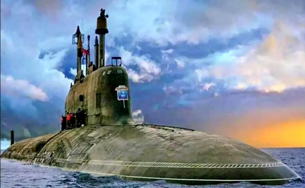 俄罗斯将枪口，顶在了美国的脑门上。

俄罗斯海军四艘舰艇组成的远洋编队，近日抵达