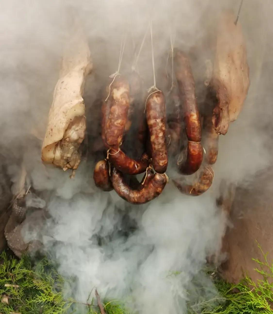 四川两县禁止私人熏制腊肉，将要对那些熏腊肉的人进行罚款处理，此通告一出，引起了无