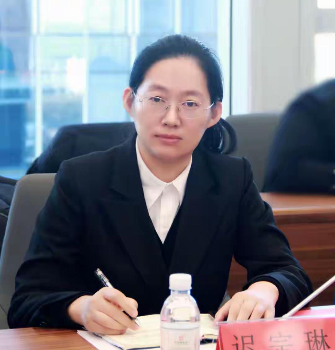 烟台“最美律师”迟宗琳，在出差的途中遭遇车祸，她为百姓挽回了千万损失。42岁的她