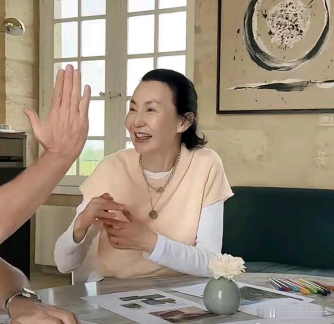 张曼‏玉老了﻿⁠，完全没有一点‎﻿明星样‎了。 