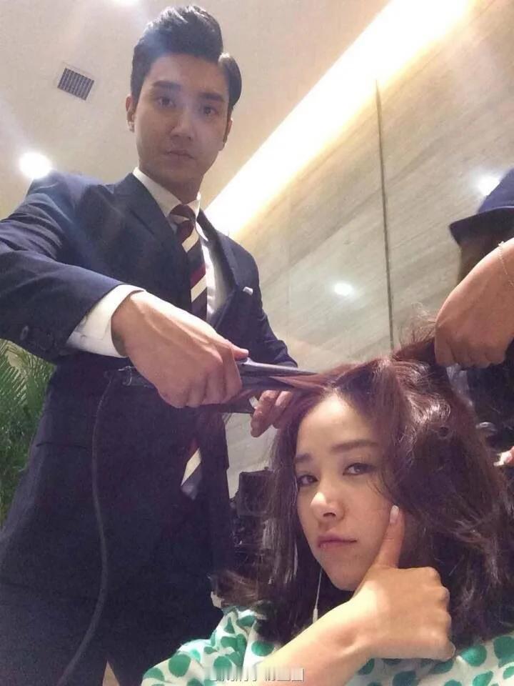 崔始源给阚清子卷过头发 amazing！崔始源居然给阚清子卷过头发？ 