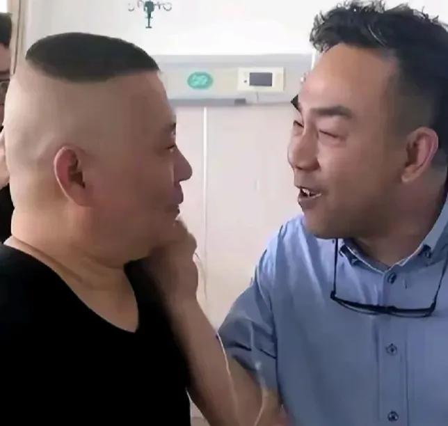郭德纲不会唱京剧，他扛不了相声大旗，相声名家杨议真是太敢说了
杨议最近那段视频，