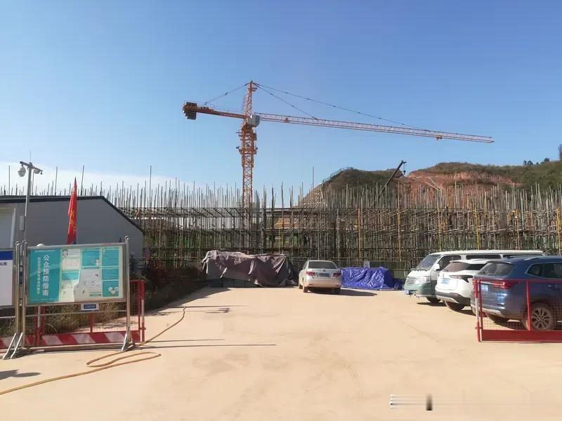 施工单位请监理吃饭被举报！今天一早建设单位项目总发给项目经理一张昨天晚上在饭店施