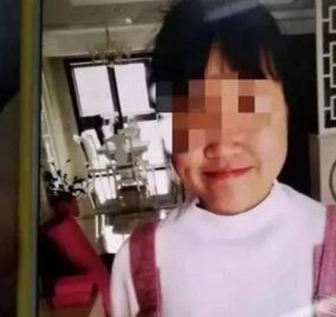 15岁女孩迟迟不来月经，妈妈带她去看医生，结果晴天霹雳：养了15年的女儿竟是男儿