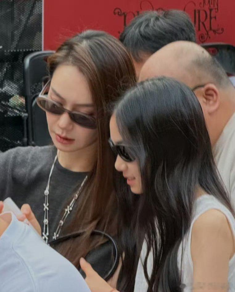 Lucky下半张脸跟戚薇超级像Lucky长得好像戚薇 戚薇李承铉女儿11岁近照，