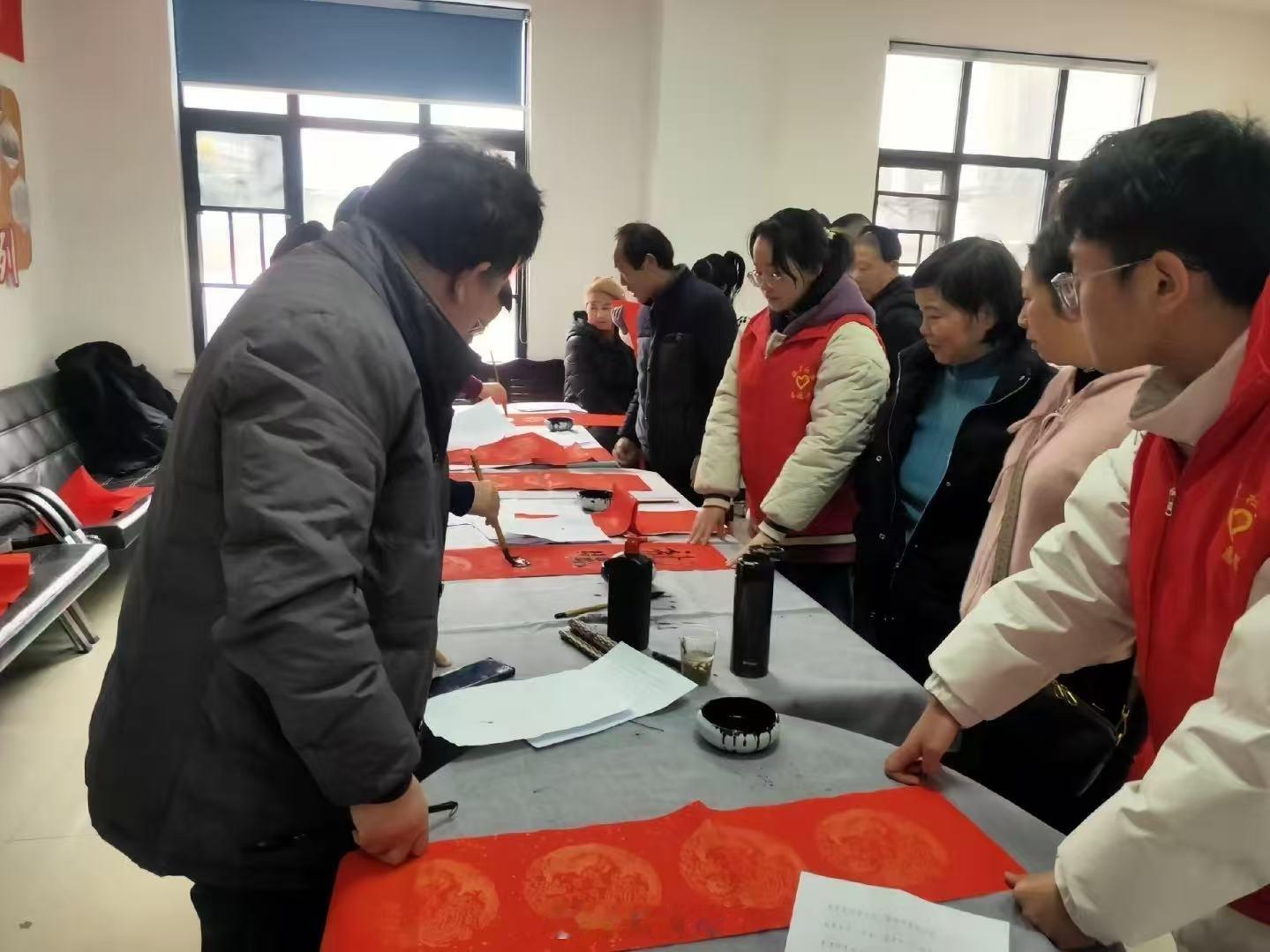 【墨香迎新春，春联送福暖邻里】曲阜师范大学社会实践日行一善 2026年1月27日