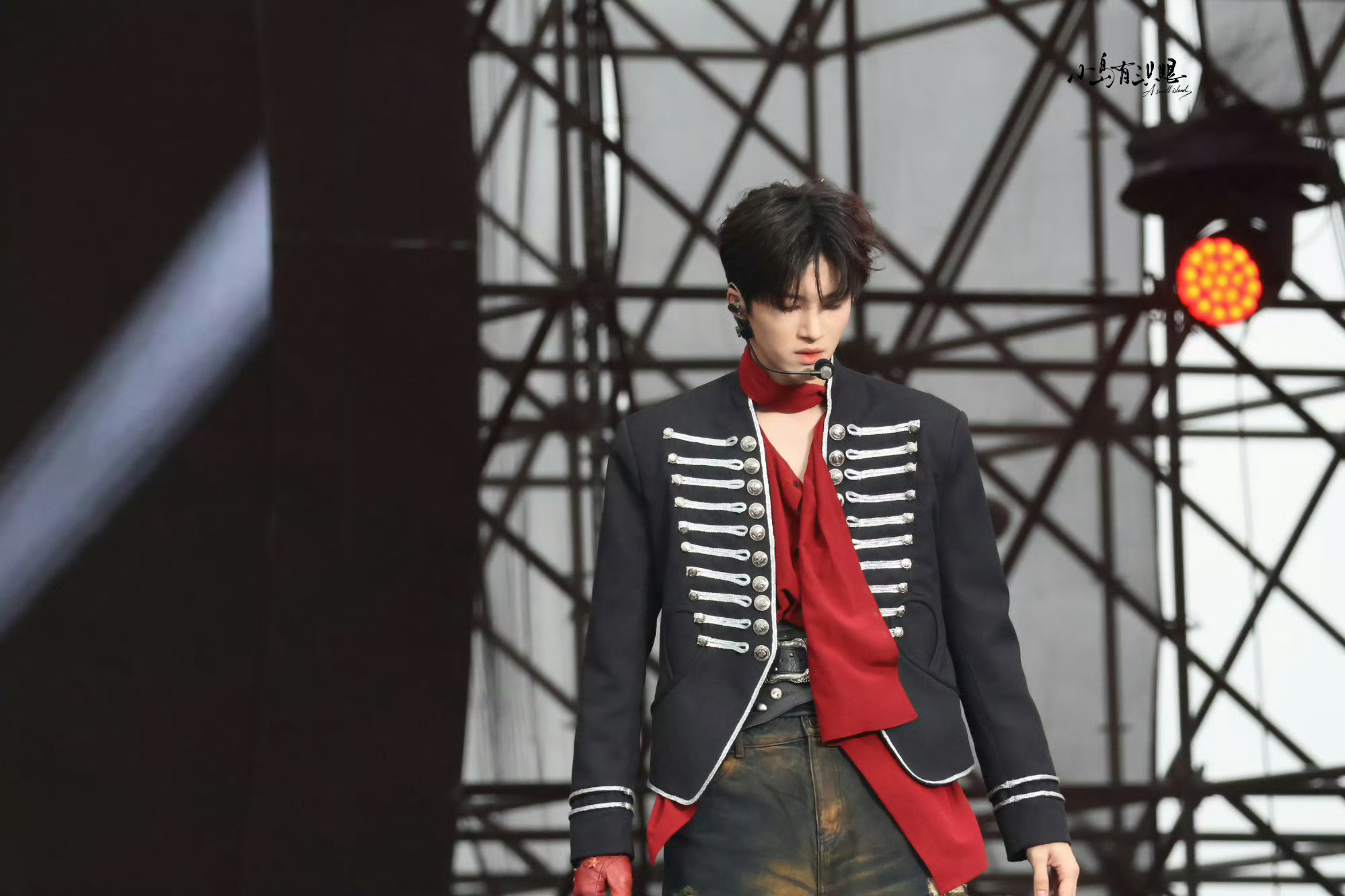 闫桉 听取哇声一片闫桉舞台简直宝藏。一上台就实力圈粉，那精彩程度，让人止不住惊叹