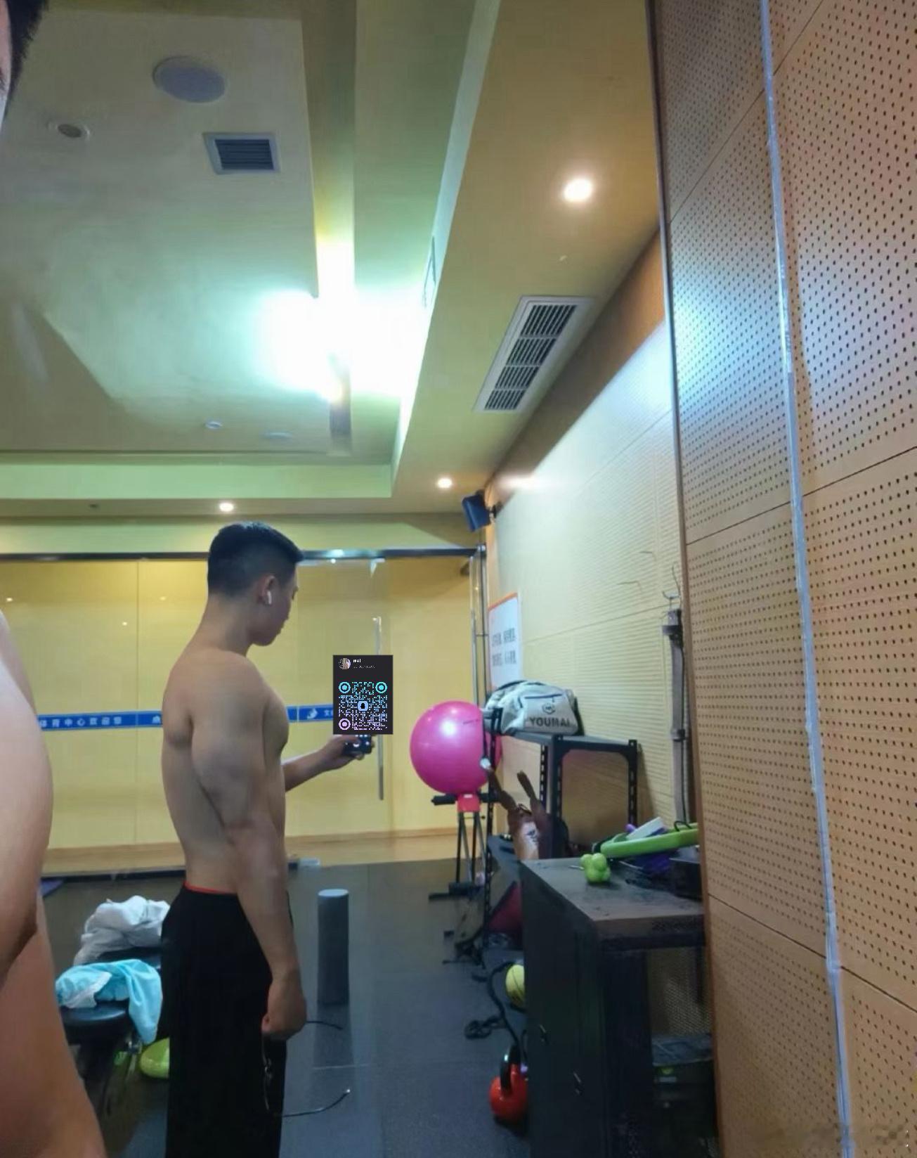 20岁185cm78kg，武体排球体育生 