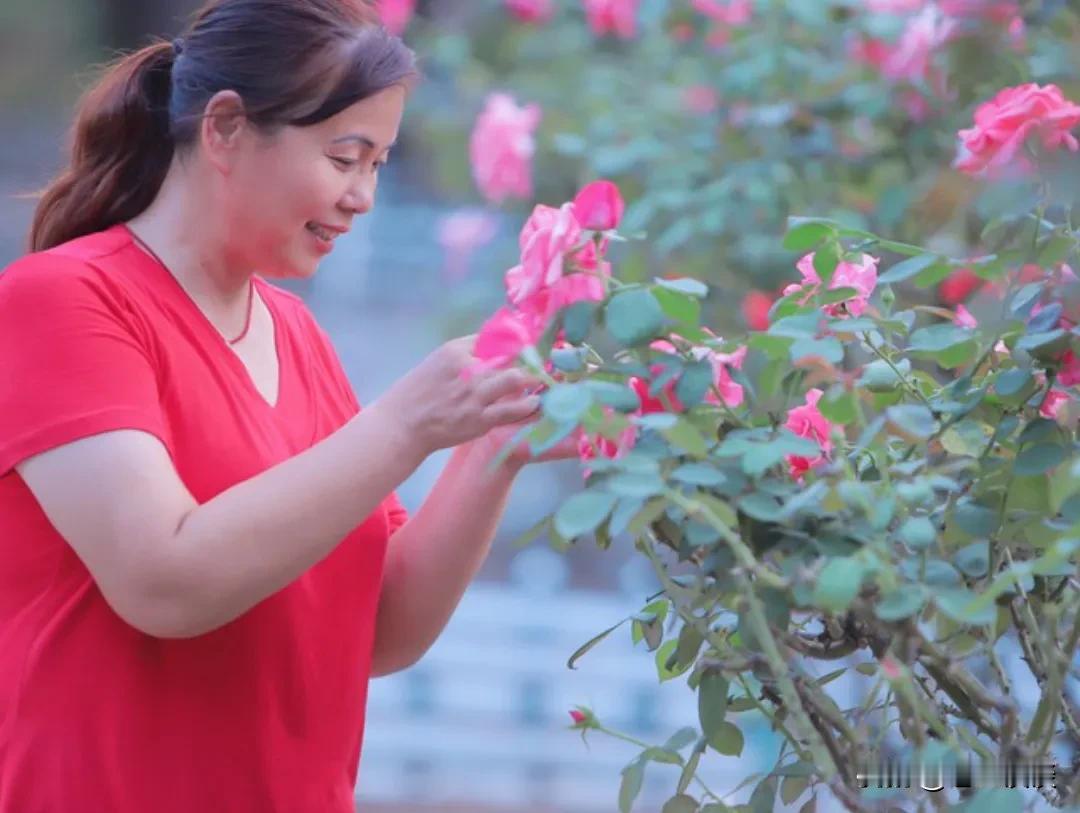 中年女性最无声的炫富，你占了几条：

1、有一份独立的工作，不用开口问别人拿钱用