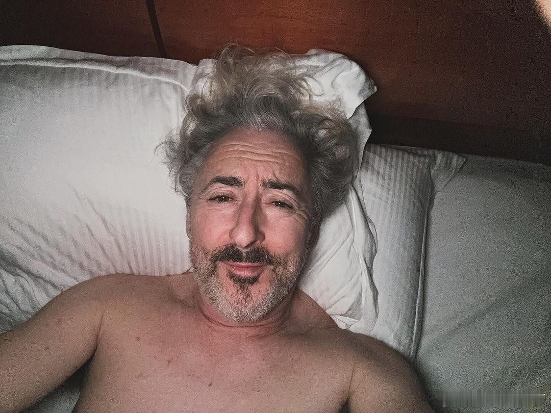 【Alan Cumming：凌晨三点被叫醒得知获奖的我】Alan Cumming