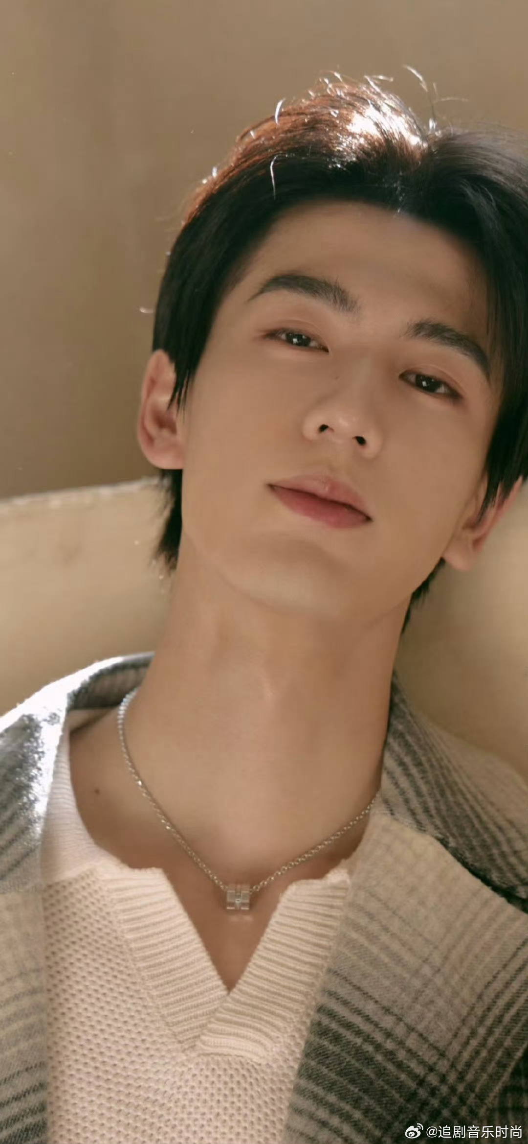 张凌赫给曾庆杰问不会了内娱吃瓜天花板非张凌赫莫属，当面追问清场拍谁，把曾庆杰问得