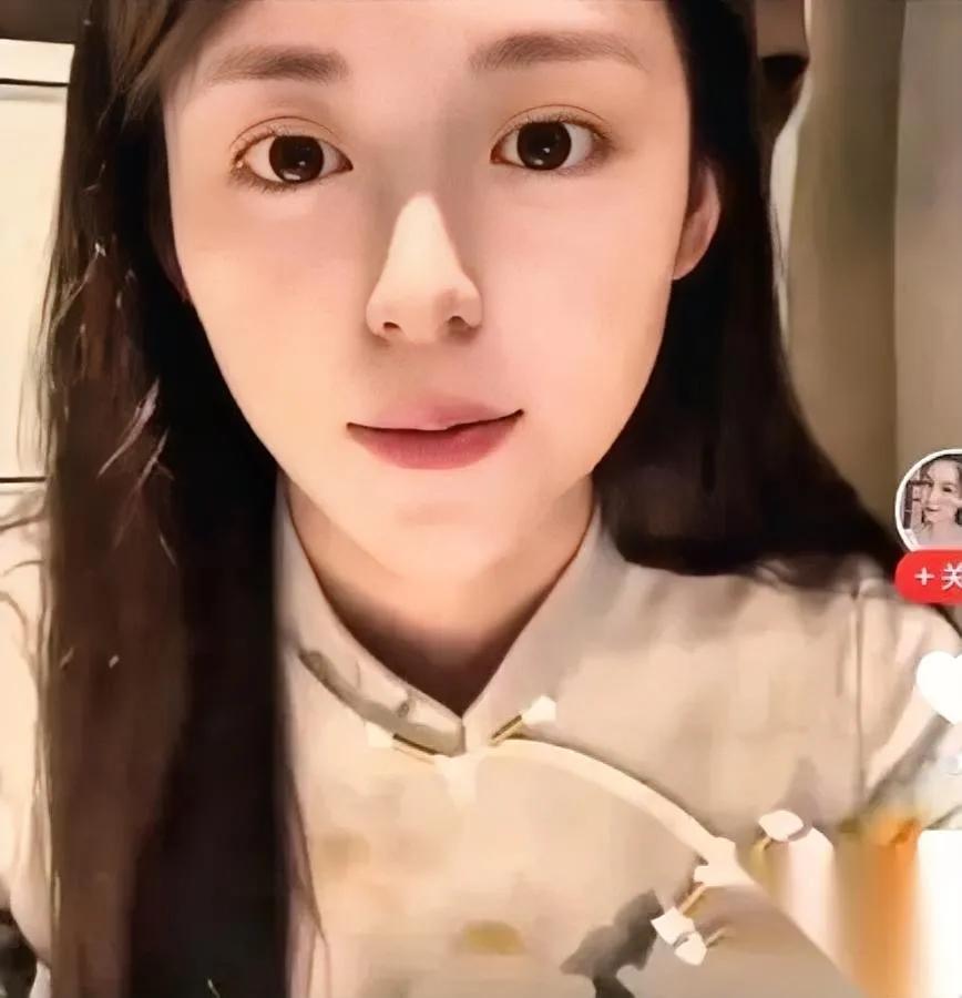 刚刷到个主播，直接给我整傻了。

模样清清爽爽的，一张嘴差点把我送走——“连灯牌