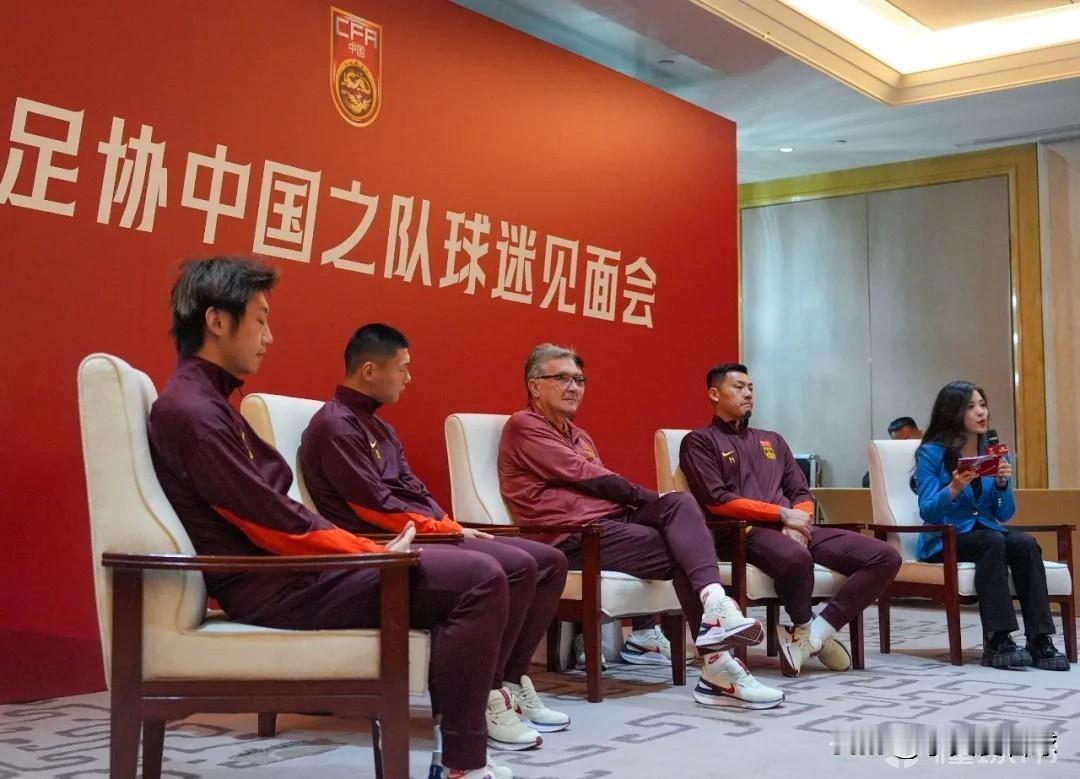 伊万出席中国之队球迷见面会，他谈到在中国队工作难度最大，因为中国足球没有清晰统一