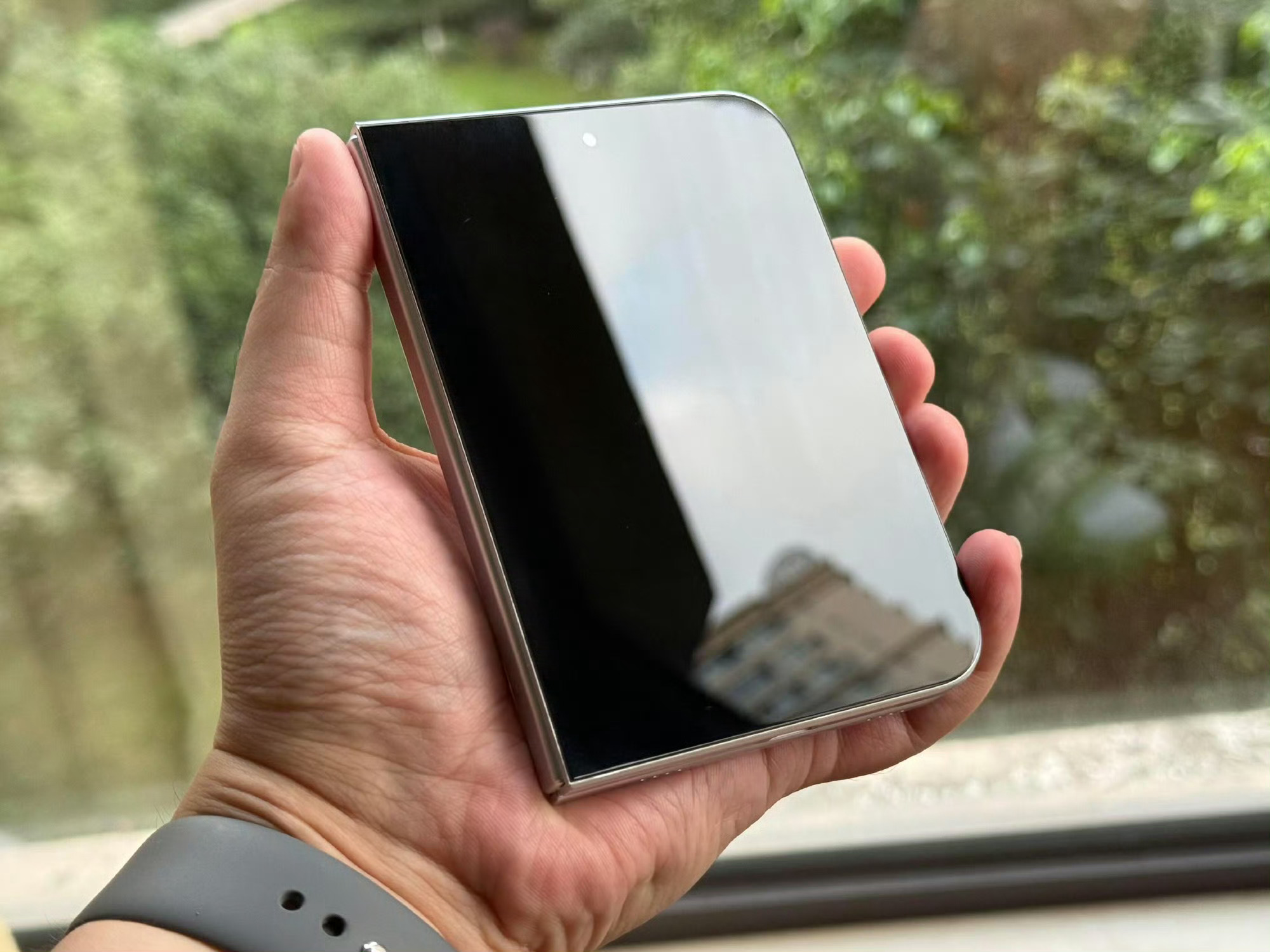 折叠屏iPhone订单被传上调至千万级苹果首款折叠屏手机 iPhone Ultr