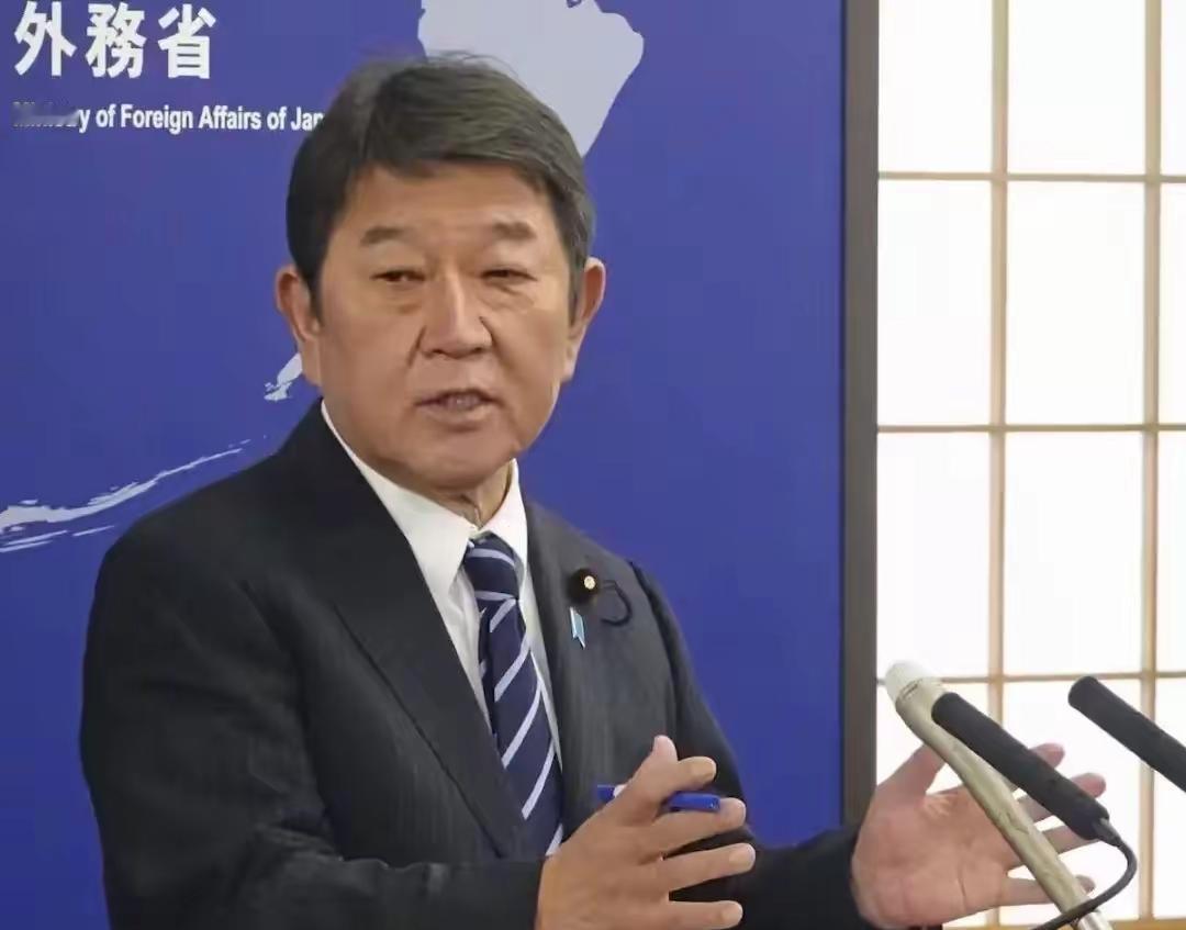 急眼了！日本外务省加班加点凌晨对外宣传，灯火亮到后半夜，通稿改了一遍又一遍，又是