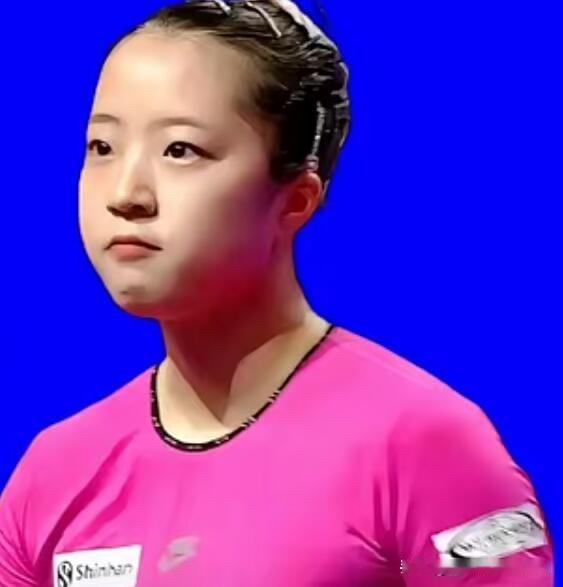 除了莎莎，这个女运动员也是能够让人一眼惊艳的那种小美女，韩国运动员很少像她这样善