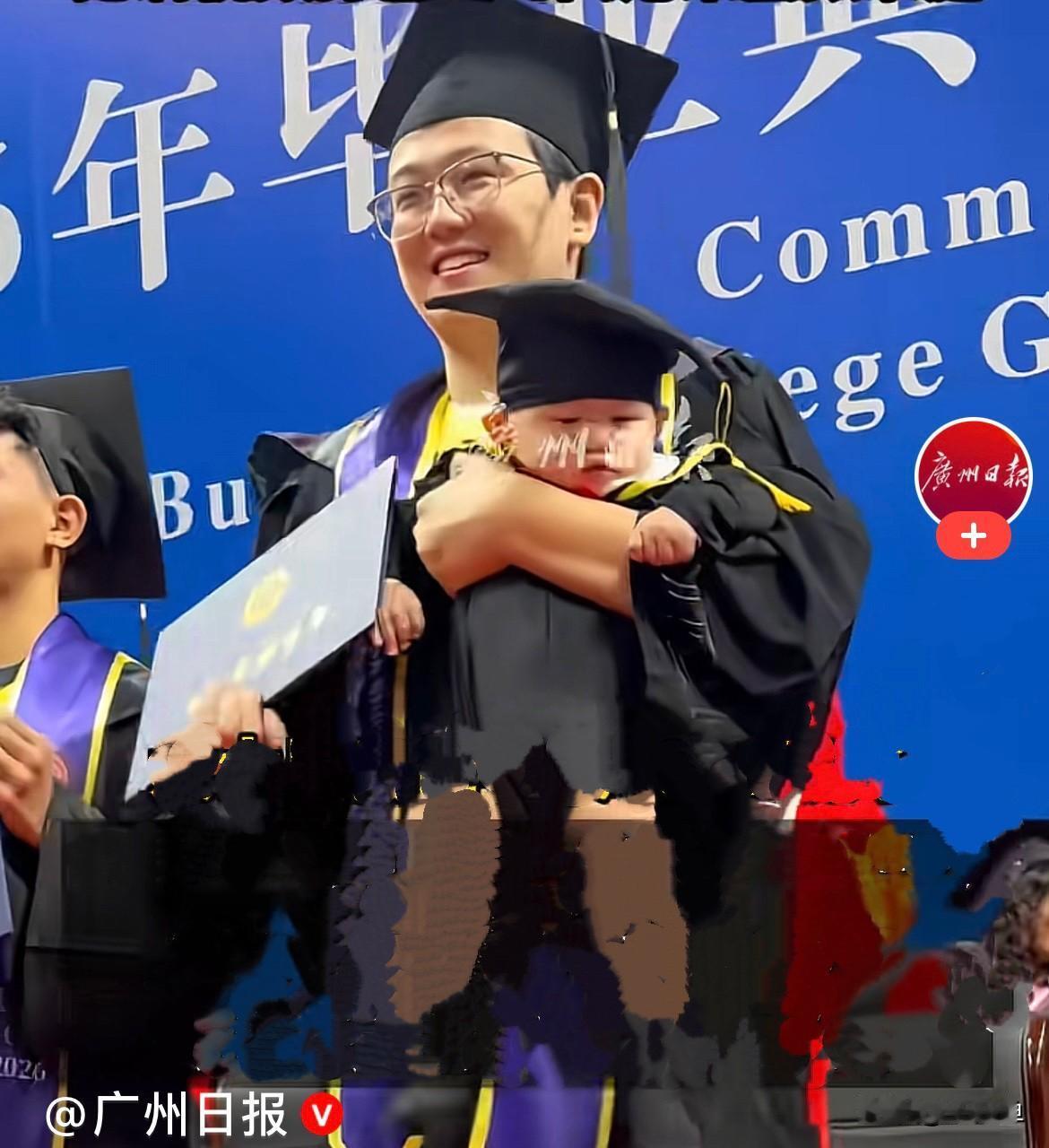 近日，广东外语外贸大学2022级的00后张同学，今年顺利本科毕业，与众不同的是，