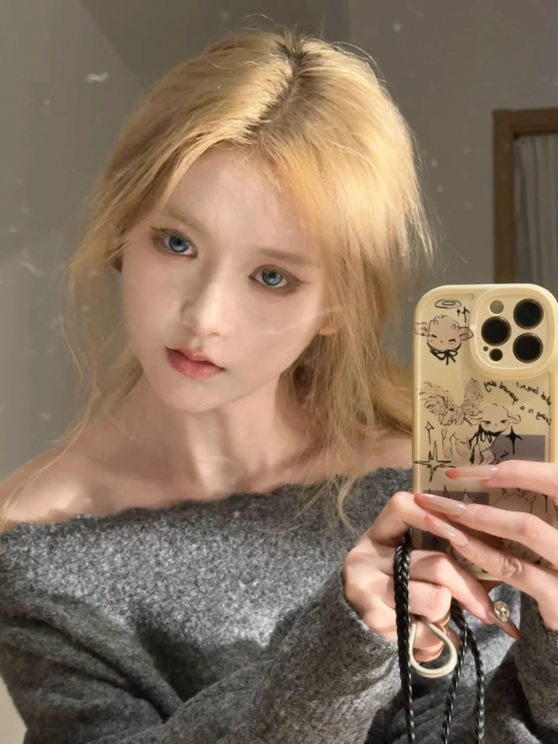 以为黄毛会妈见打  但是被妈妈夸是漂亮小乖了