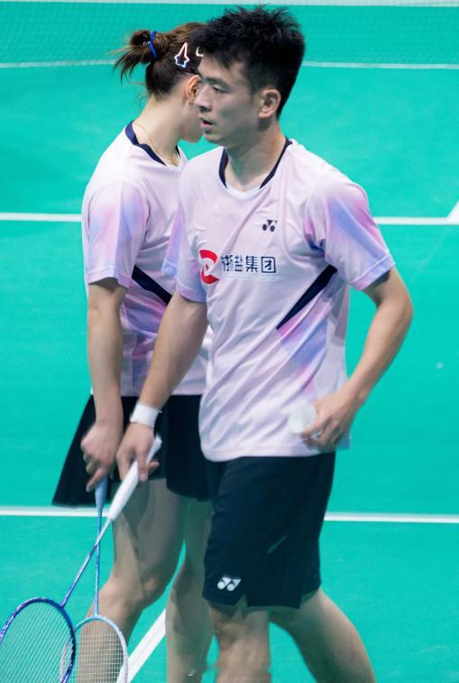 黄雅琼郑思维退役 