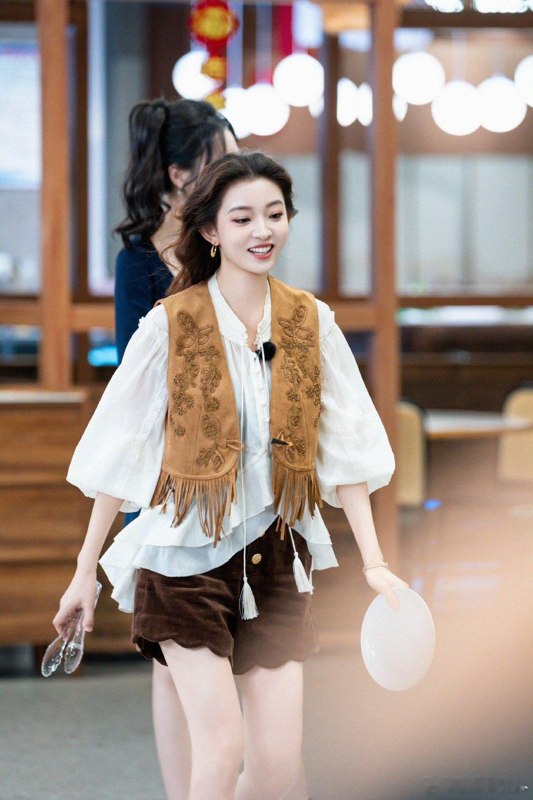 罗予彤道路千万条梦想第一条我家那闺女罗予彤这句“道路千万条梦想第一条”太戳人了！