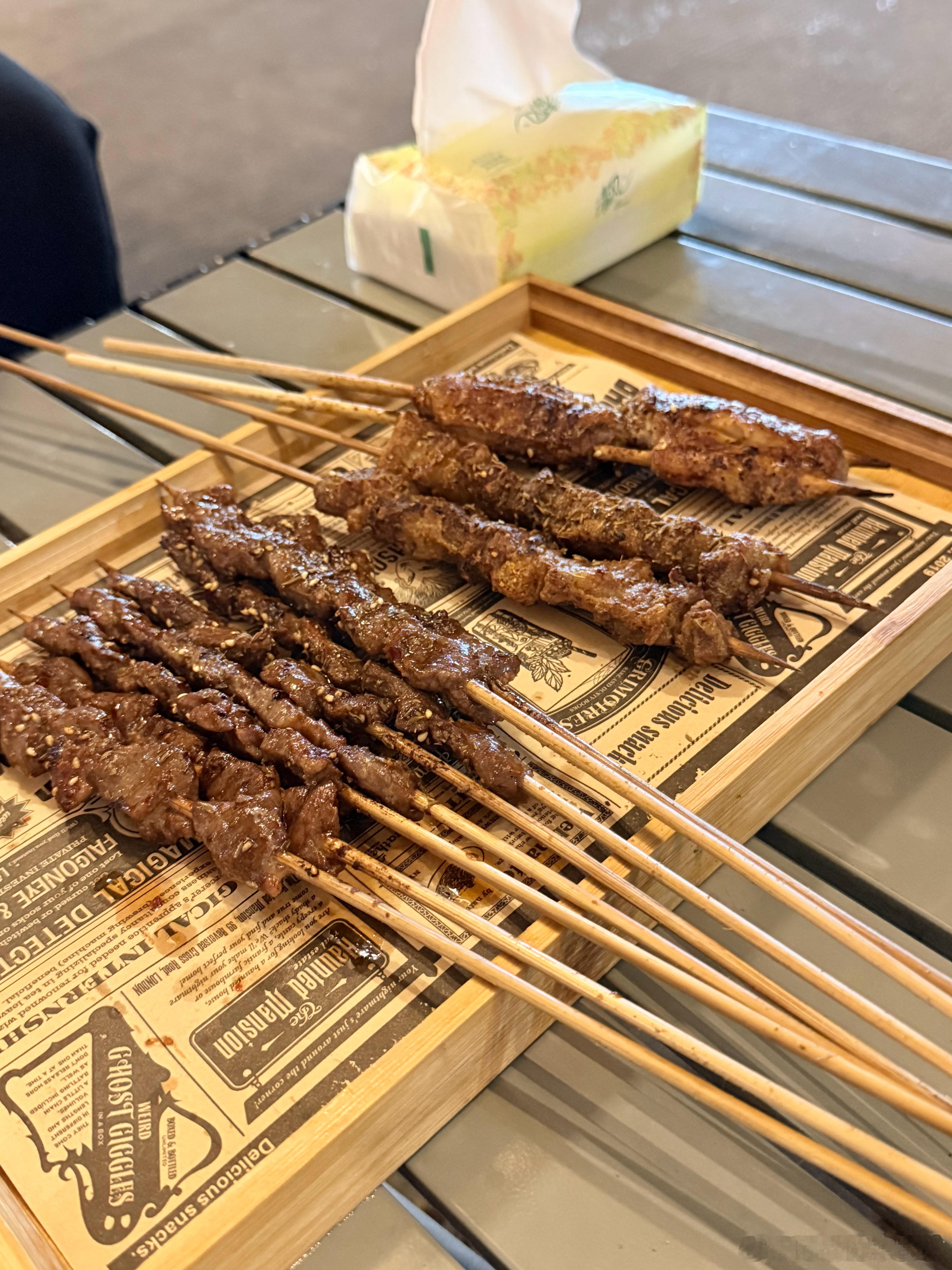 收工来整点儿小烧烤旁边的自助洗车生意超好这个点都排着队洗车想想也懒了好久之前还买