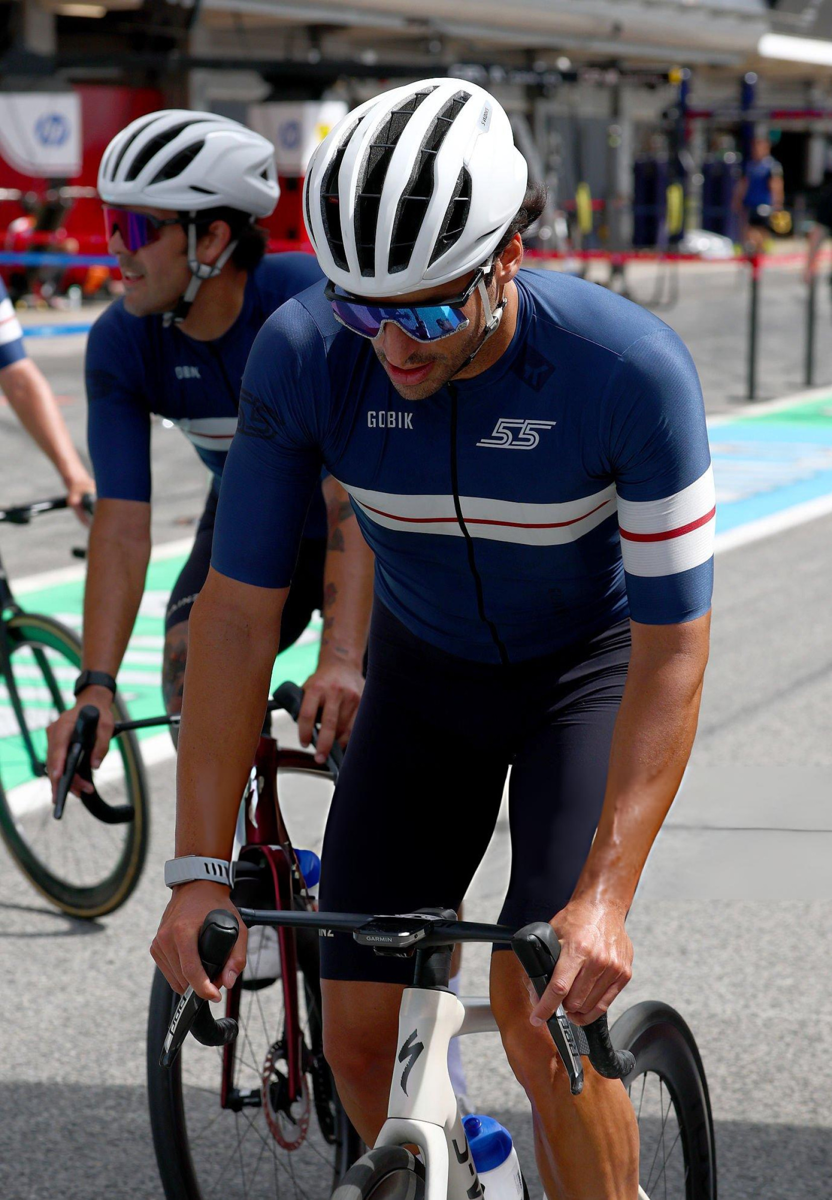 🇪🇸巴塞罗那站媒体日上班如同影分身一样🚴♂️🚴♂️🚴♂️2026f1巴