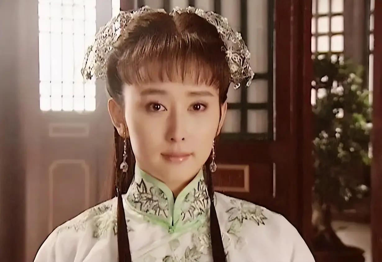1665年，一天深夜，鳌拜无法入睡，便爬起来，来到了女儿兰格格的房间，意外地撞见