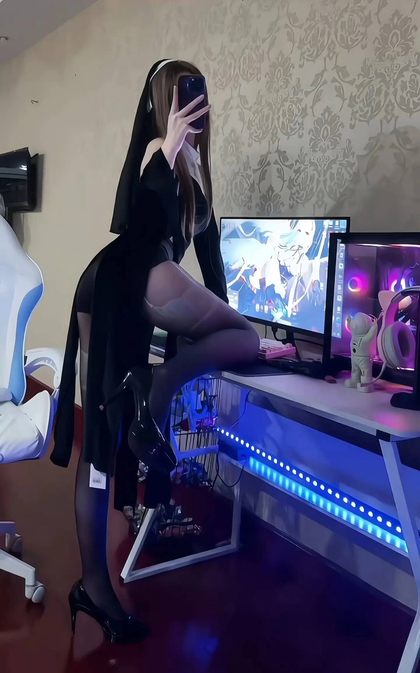 上班拯救你身体上的毛病，下班拯救你心理上的毛病coser