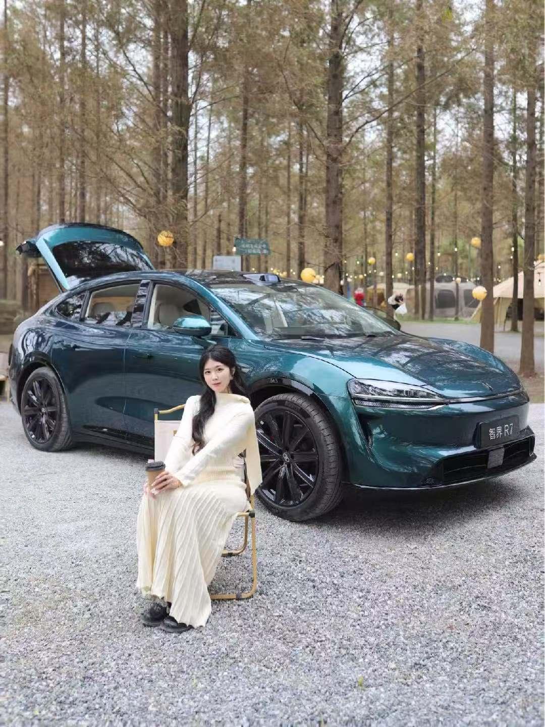 从城市通勤到郊区撒野，用颜值与性能，承包秋冬每一场说走就走的浪漫出逃。