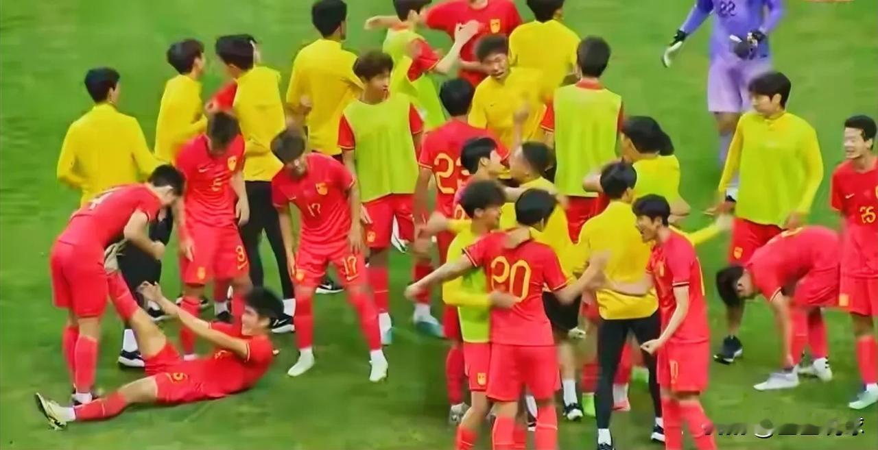太棒了！U19中国队2:0韩国，国足，给你打样了，明天就这么踢！
1. 敢于突破