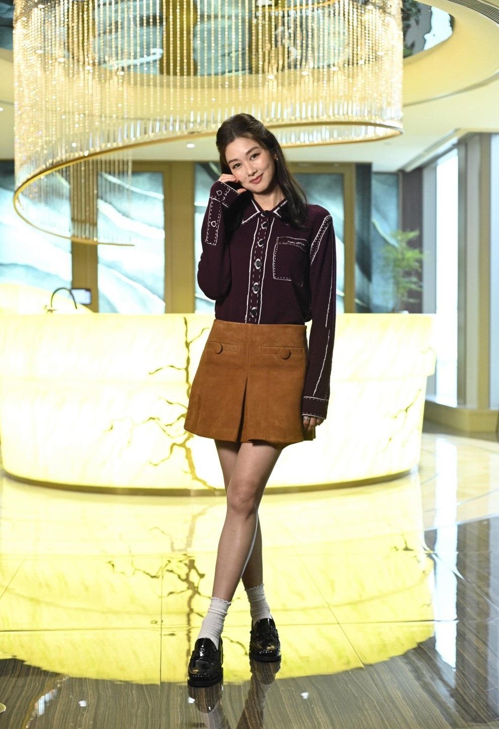 五年没拍戏的香港女星岑丽香终于重返荧幕，在HOY TV首部原创剧《我爱九龙城》中