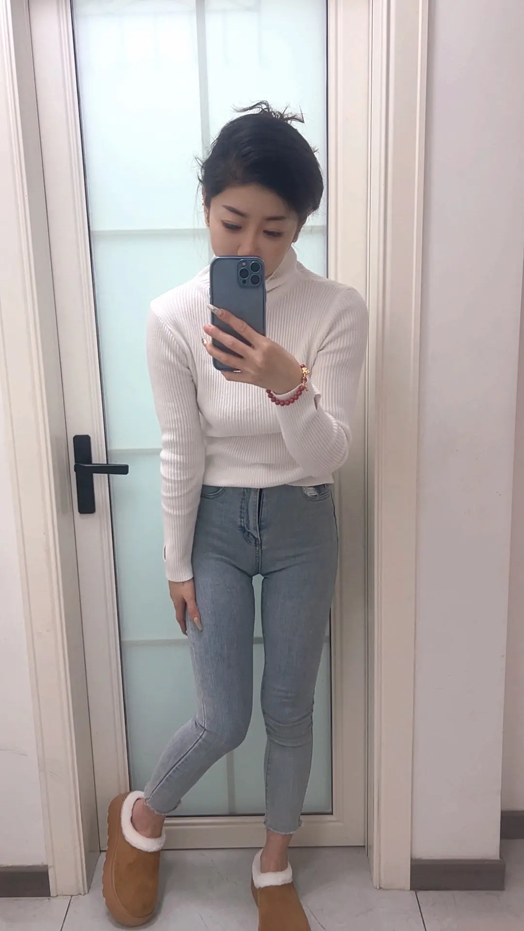 以前我图你对我好，可后来发现所有的好都是会变得，所以还是图💰吧，最起...