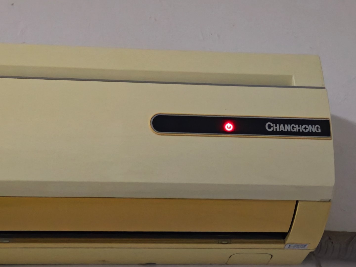 早上8点出门到现在工作一天回到卧室不是最难受的，最难受的是，我发现空调没关。天塌