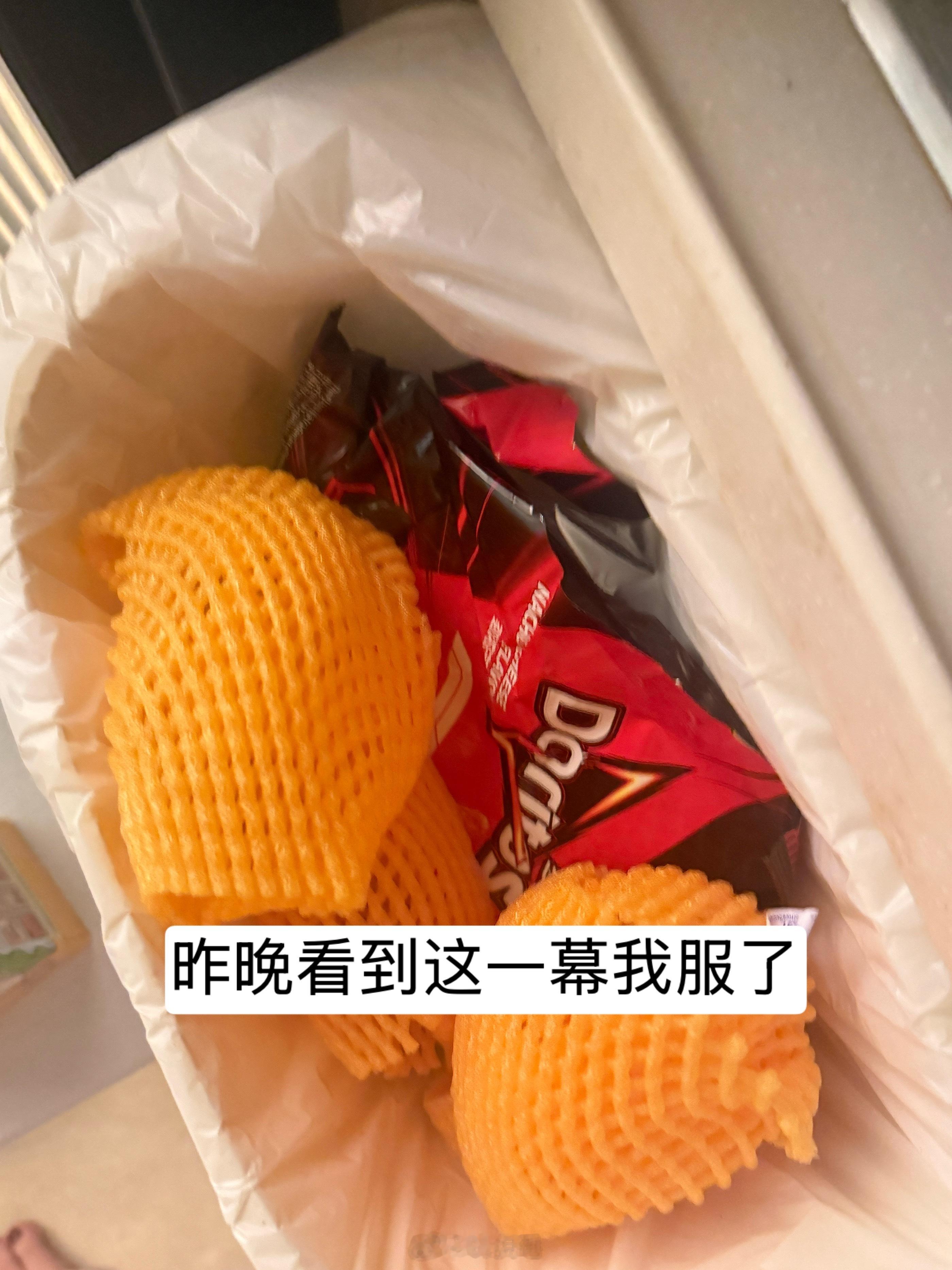 旅蛙早饭蛋白粉+玉米午饭和晚饭都是8个蛋白加一盆草宵夜是一袋玉米芝士片和五个（是