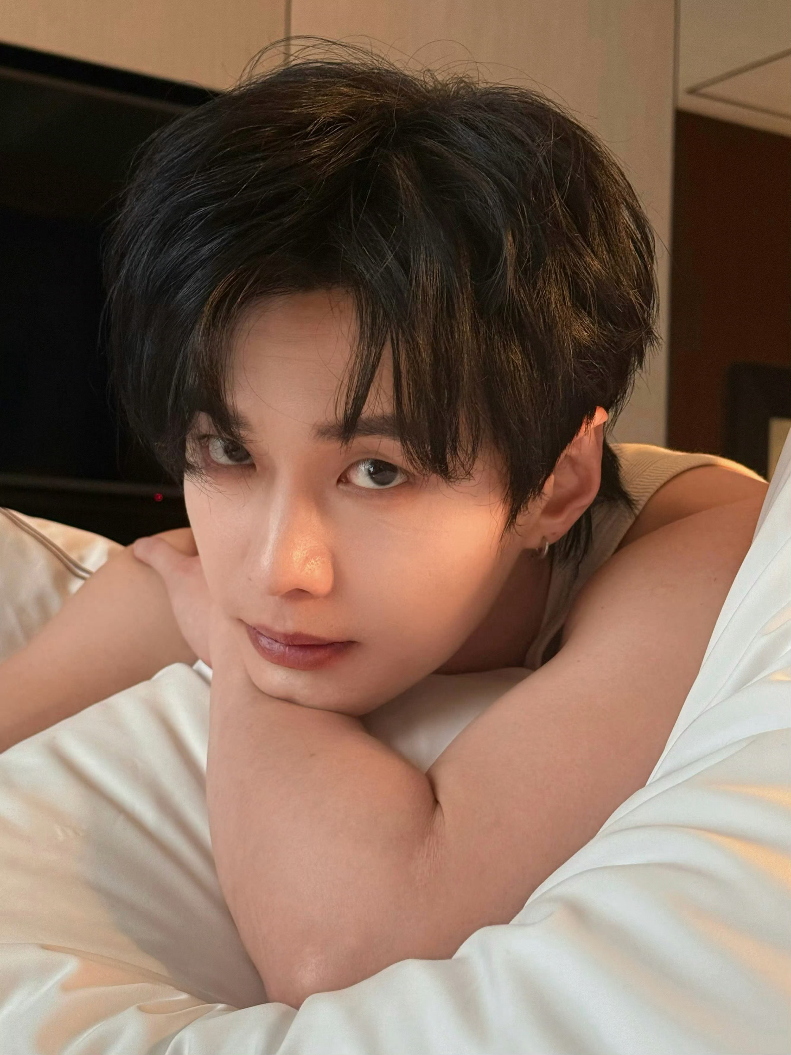 哇哇 何与这组还有live 图 