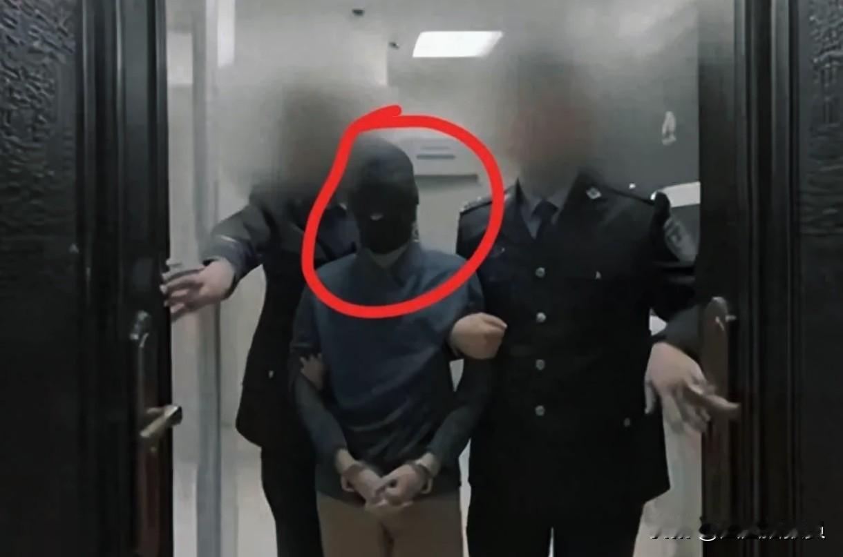 惊天泄密！高校副教授竟将国家机密藏进论文附件，不到百万卖国！

国安部门在阅兵前